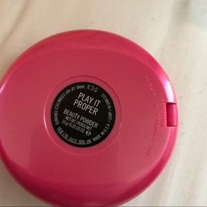 Mac X Trolls Beauty Powder